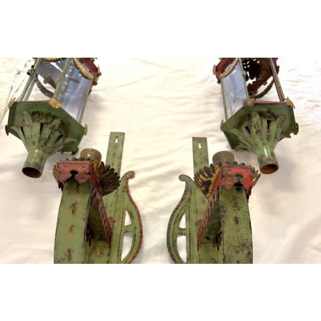 Vintage Italian Venetian Style Painted Tole Wall Sconce Candle Lanterns- A Pair For Sale - Image 12 of 18