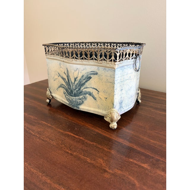 French Country Vintage Painted Tole Cachepot With Tulip Motif and Pierced Gallery Rim For Sale - Image 3 of 9