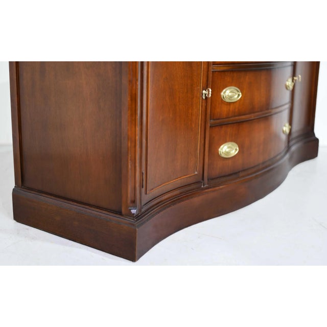 Mid Century Hepplewhite Style Mahogany Sideboard Buffet by Bassett Furniture For Sale - Image 13 of 15