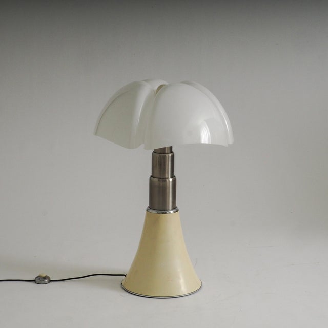 1970s Vintage Pipistrelle Table Lamp by Gae Aulenti for Martinelli Luce, 1970s For Sale - Image 5 of 17