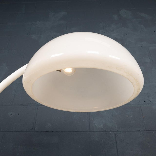 Martinelli Luce Vintage Italian White Serpente Floor Lamp by Elio Martinelli for Martinelli Luce, 1965 For Sale - Image 4 of 18