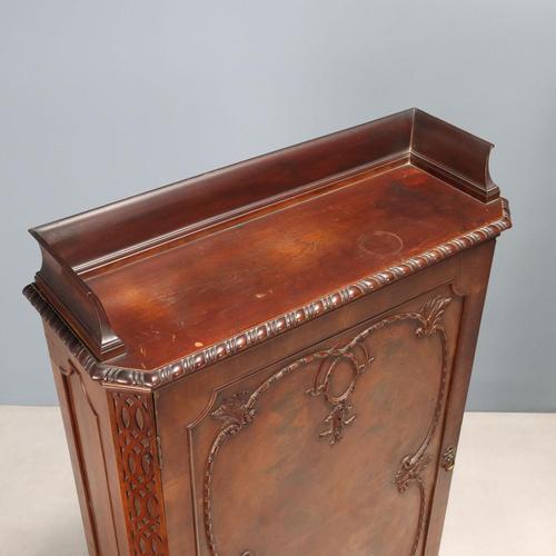 Antique Cabinets in Mahogany with Carved Feet, 1900s For Sale - Image 11 of 14