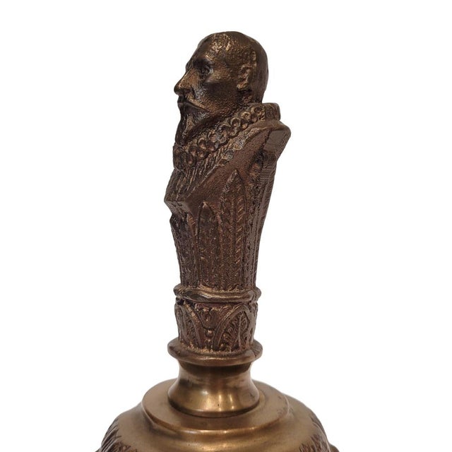 Bronze bell “Miguel de Cervantes”, Alfonsino Period (1898-1941) – Spain Extraordinary hand bell composed of a body...