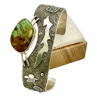 1990s Vintage Southwestern Navajo American Silversmith Fritson Toledo Sterling & Green Turquoise Cuff Bracelet - 7” For Sale