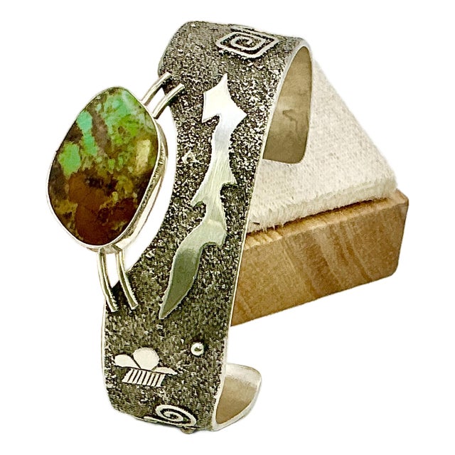1990s Vintage Southwestern Navajo American Silversmith Fritson Toledo Sterling & Green Turquoise Cuff Bracelet - 7” For Sale