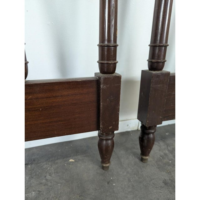 Small Single Bed in Mahogany and Brass, 20th Century For Sale - Image 4 of 7