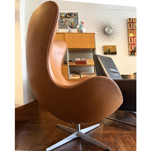 Authentic 2015 Fritz Hansen Lounge Egg Chair by Arne Jacobsen in Leather For Sale In New York - Image 6 of 11