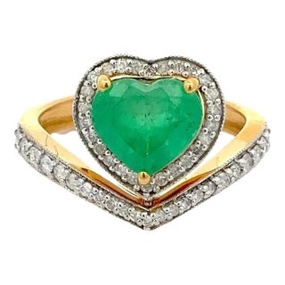 Heart Cut Green Emerald and Diamond Ring in 18k Yellow Gold Size 7 ( All Sizes Available) For Sale