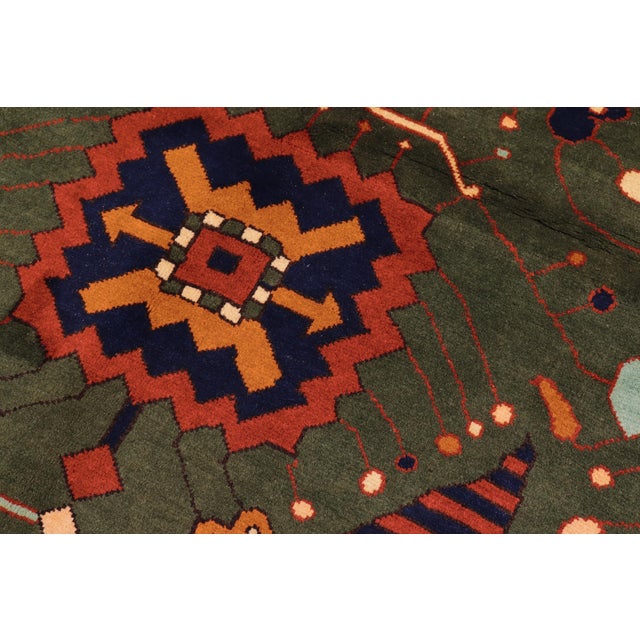 Tribal Kargahi 1980's Green/Beige Wool Rug - 9'1'' X 12'6'' For Sale In New York - Image 6 of 10