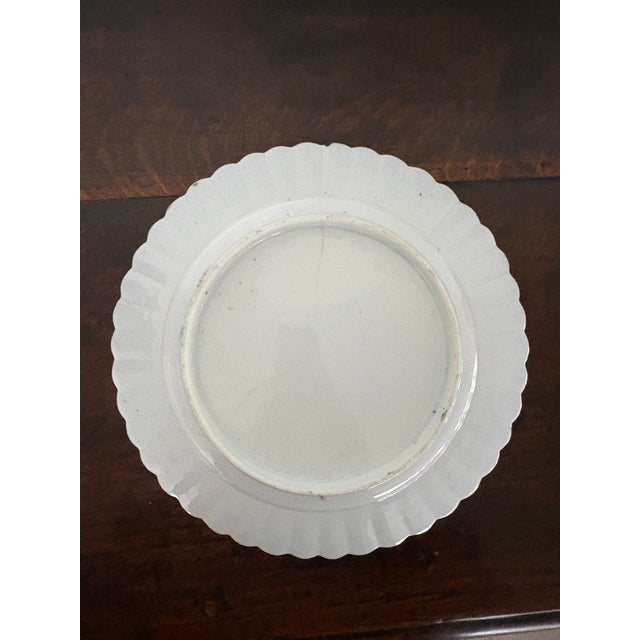 Set of Four Scalloped Rim Rose Medallion Plates, 19th Century For Sale In Houston - Image 6 of 6