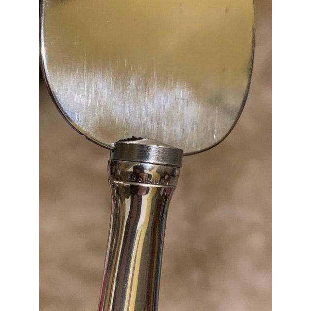 1950's Silver City Sterling Silver Flowers on Glass Plate & Spreader Set - 2 Pieces For Sale - Image 9 of 10