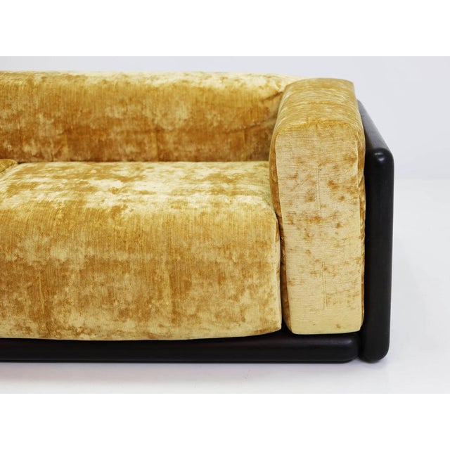 Black Large Cornaro Sofa in Simon Velvet by Carlo Scarpa for Simon by Dino Gavina, Italy, 1969 For Sale - Image 8 of 11