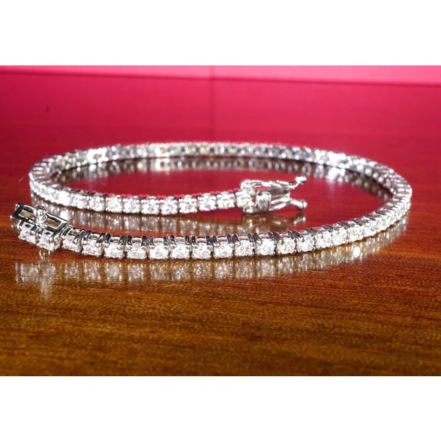 2.50 Carat Diamond Tennis Bracelet in 18K White Gold For Sale - Image 4 of 4