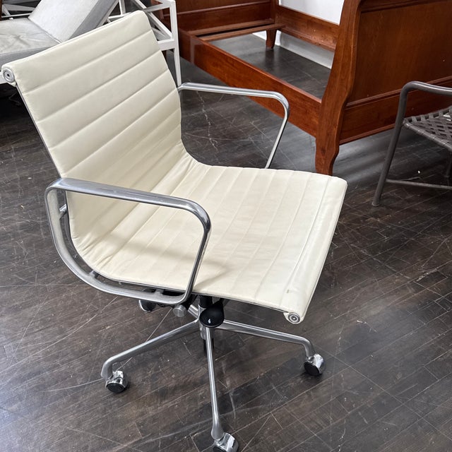 Design Plus Gallery presents the Eames Aluminum Group Management Chair by Charles + Ray Eames for Herman Miller. This...