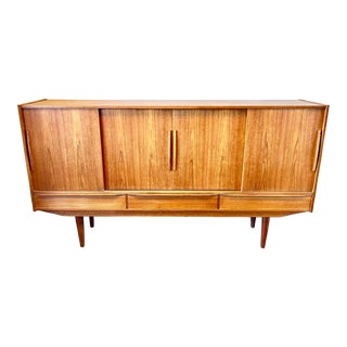 Mid Century Pedersen Style Teak Sideboard Buffet Entertainment Cabinet For Sale