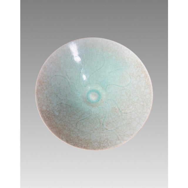 Late Qing Dynasty Chinese Fine Pale Turquoise Blue Porcelain Celadon Crackle Fangge Footed Bowl For Sale - Image 4 of 8