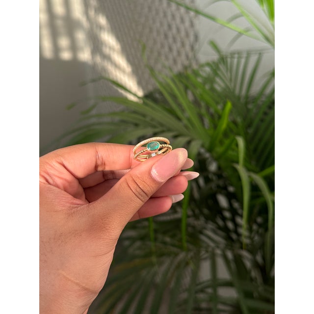 Green Modern 2.47Ct Emerald & Diamond Double Band Ring in 14k Yellow Gold Size 6 For Sale - Image 8 of 16