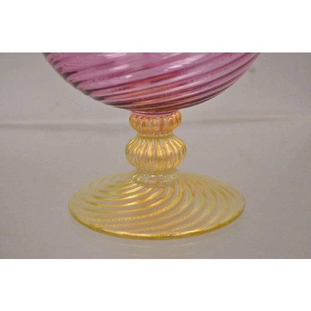 Early 20th Century MCM Fratelli Toso Balboa Italian Blown Glass Pink Swirl Gold Flecks Fruit Bowl For Sale - Image 4 of 9