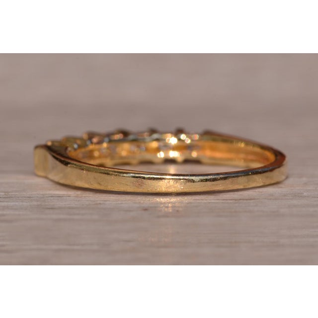 The Kerwin Road: Bar Set Princess Cut Natural Diamond Ring in Yellow Gold For Sale In Philadelphia - Image 6 of 11