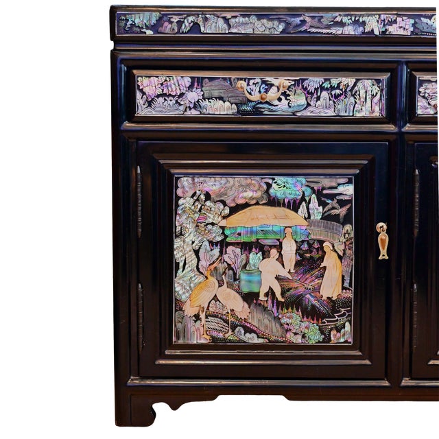 Wood Vintage Korean Lacquer Vanity & Chest Set – 4-Piece Ensemble by Young Jin Chilgi-Sa, Busan – Iridescent Mother-of-Pearl Inlay – Free Shipping For Sale - Image 7 of 17