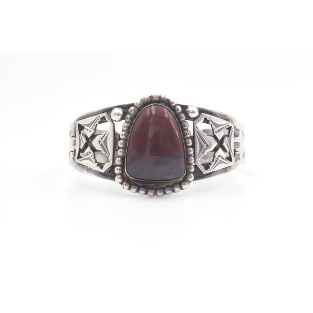 Metal Mid 20th Century Southwest Native American Fred Harvey Style Sterling Silver and Chalcedony Cuff Bracelet For Sale - Image 7 of 8