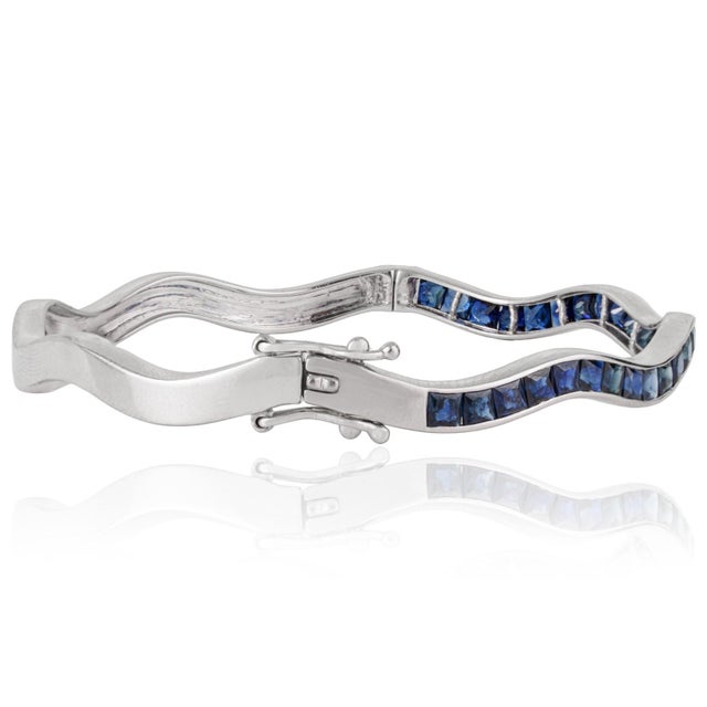 Metal Versatile 4.75 Ct Blue Sapphire Channel Set Hinged Wave Bangle Bracelet by Carat&Her For Sale - Image 7 of 12