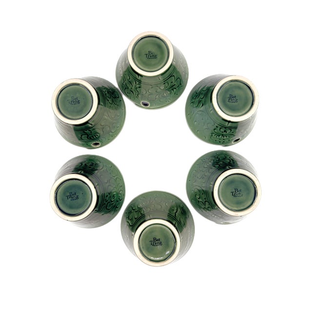 Asian Modern Bat Trang Vietnamese Ramen/Pho/ Rice Bowls With Hand Painted Dragonflies Celadon Carved Accents and Chopstick Rests - Set of 6 For Sale - Image 9 of 9