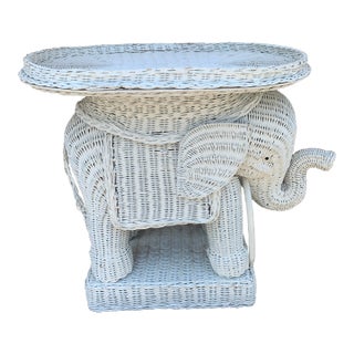 A Palm Beach Icon | White Wicker Elephant Drinks Table, 1970s For Sale