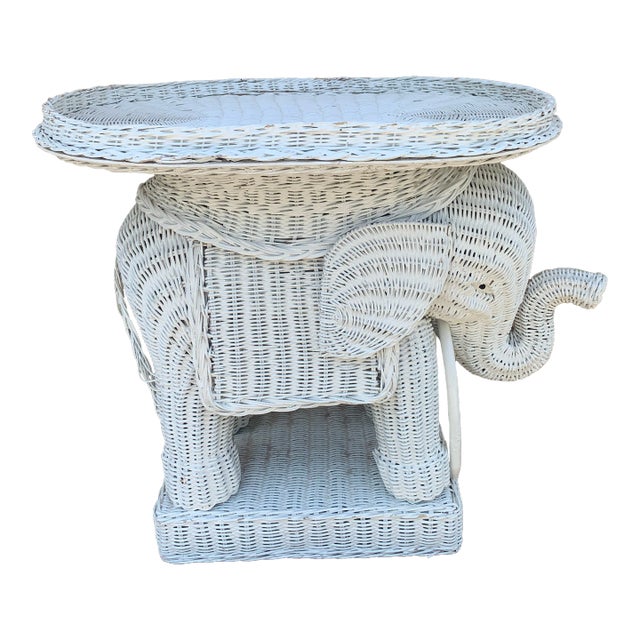 A Palm Beach Icon | White Wicker Elephant Drinks Table, 1970s For Sale
