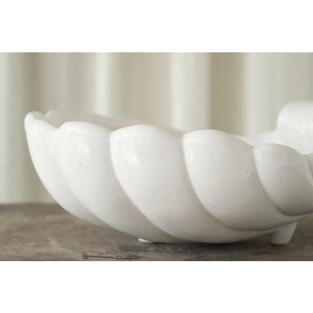 Ceramic Large Mid-Century Shell Shaped Ceramic Bowl, 1940s For Sale - Image 7 of 11