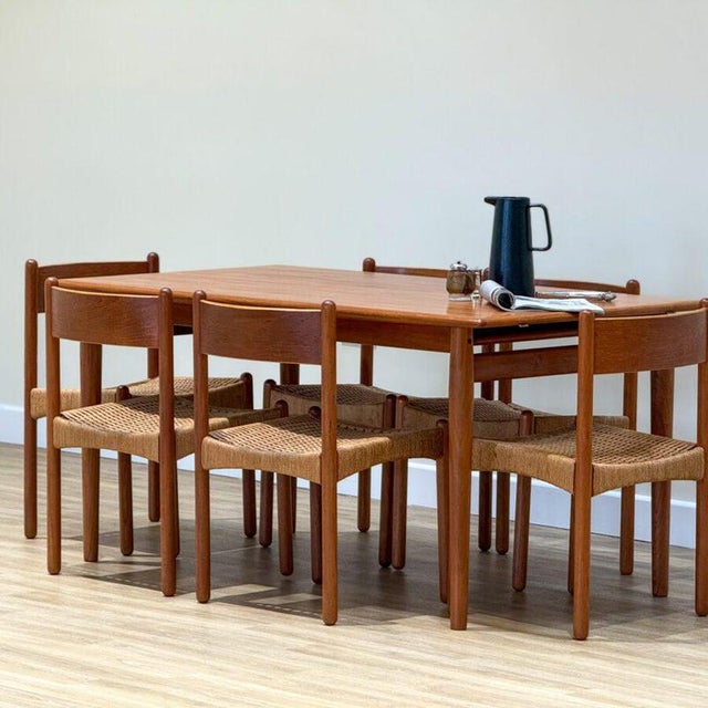 Johannes Andersen Mid-Century Modern Danish Teak Extending Dining Table by Johannes Andersen For Sale - Image 4 of 14