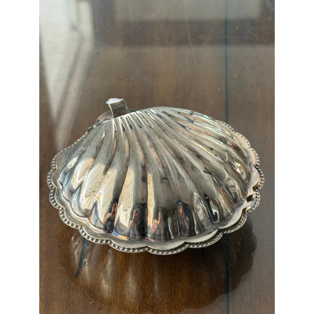 Hollywood Regency Vintage Silver Plated Hinged Shell Dish With Glass Inlay – Coastal Regency Decorative Box For Sale - Image 3 of 6