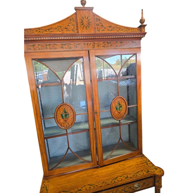 Early 20th Century Sheraton-Style Painted Glass Display Cabinet on Stand – 2 Piece For Sale - Image 6 of 9