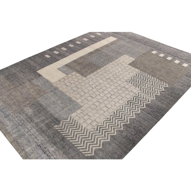 This 5x7 rug design is an exciting new addition to the Homage Collection by Rug & Kilim—an encyclopedia of styles...