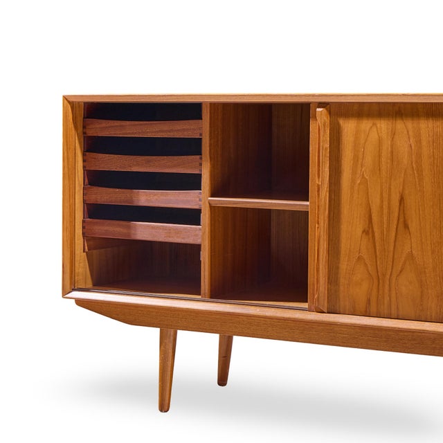 Hp Hansen Style Mid Century Danish Teak Credenza and Hutch For Sale - Image 10 of 13