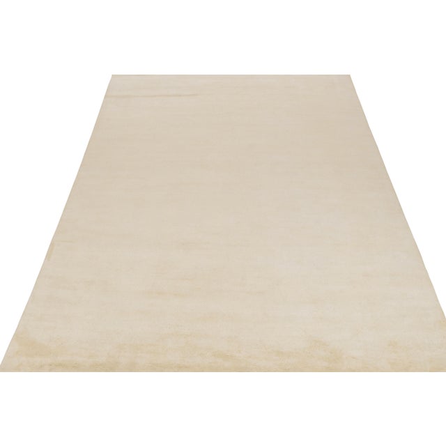 This 10x14 rug is a grand new entry to Rug & Kilim’s Texture of Color Collection. Hand-knotted in all silk and cotton....
