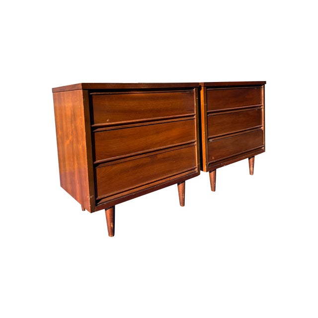 1960s Vintage Mid Century Modern Pair of Nightstands or End Tables For Sale - Image 5 of 7