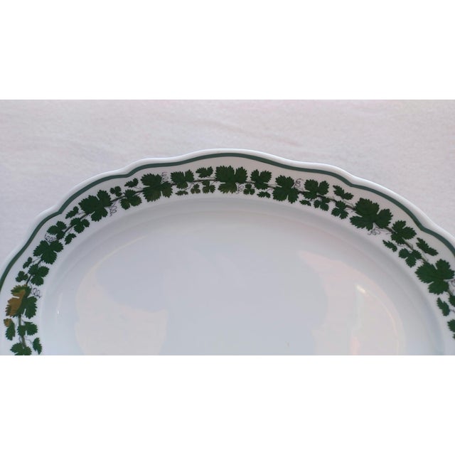 20th-Century Meissen Oval Porcelain Serving Platter in 'Vine Leaves' Pattern This classic, elegant oval porcelain serving...