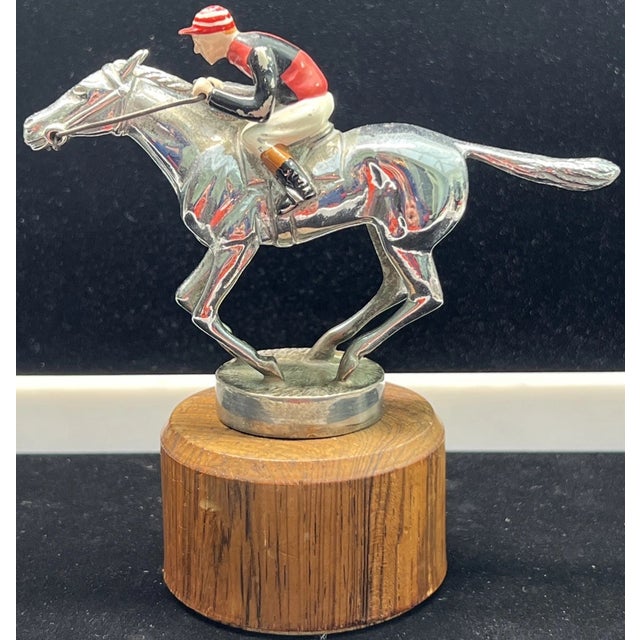 Mascot Sz: 4 3/4"W x 3 3/8"H Circular plinth base: 1 3/8"H x 2 3/8"Diamter