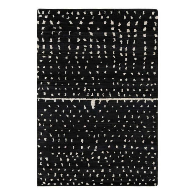 Black Rug & Kilim’s Modern Moroccan Style Rug in Black and White Geometric Pattern For Sale - Image 8 of 8