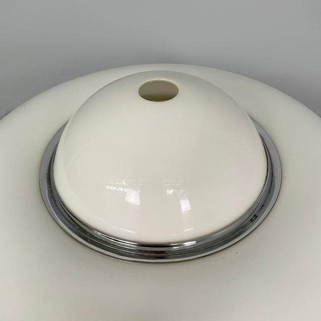 Metal Italian Space Age White Metal and Acrylic Glass Brumbury Table Lamp attributed to Luigi Massoni for Guzzini, 1970s For Sale - Image 7 of 17