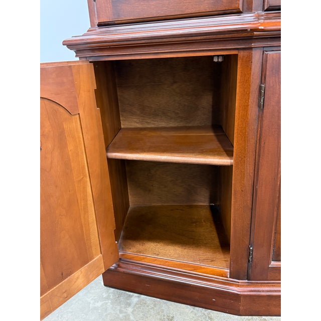 1980s Vintage Pennsylvania House Cherry Bubble Glass Georgian China Cabinet For Sale - Image 5 of 12