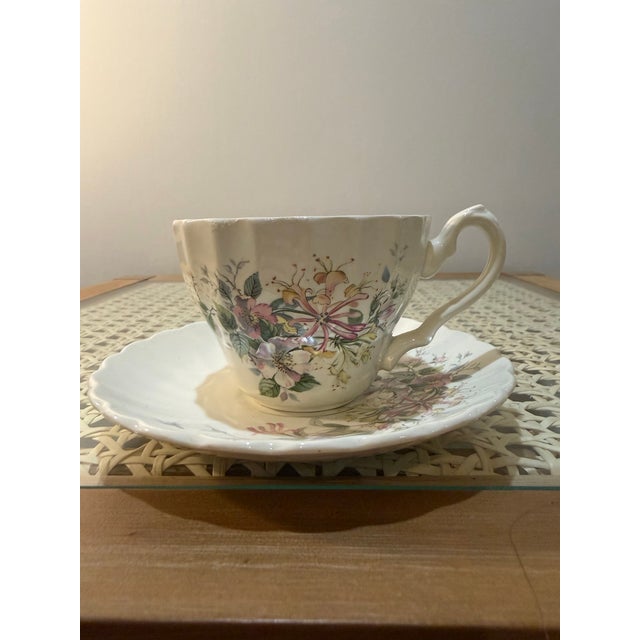 Myott, Meakin & Co. Ltd. was a prominent Staffordshire pottery manufacturer, formed in 1941 through the merger of two...