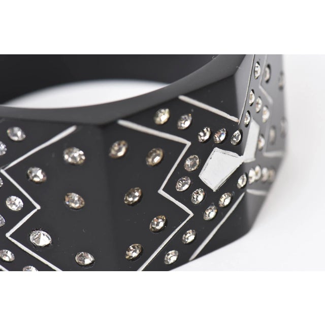 Black French Art Deco Style Black Resin and Rhinestone Angled Cuff Bangle Bracelet, 1980's For Sale - Image 8 of 10