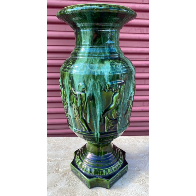 1930s Vintage Large Majolica Classical Figaro Vase. For Sale - Image 5 of 10