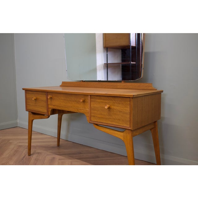 Dressing Table in Walnut by Alfred Cox for Heals, 1950s For Sale - Image 4 of 8