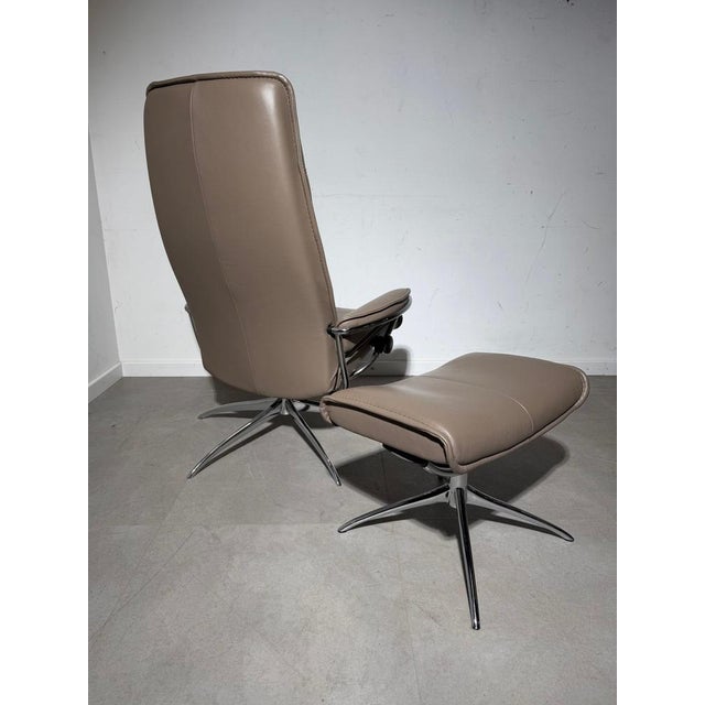 Set of City High-Back Recliner with Ottoman from Stressless For Sale - Image 9 of 10