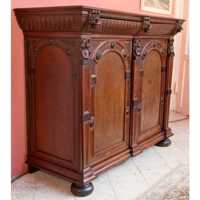 An exceptional Renaissance chest of drawers made of solid oak wood, dating from the 17th century. The monumental piece of...