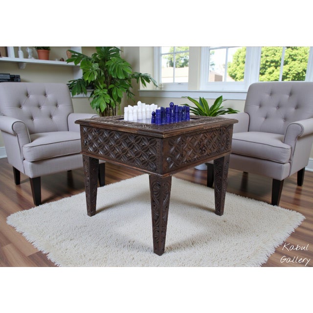 1990s Chess Table with Chess Pieces in Handcarved Cedar, 1990s, Set of 17 For Sale - Image 5 of 18