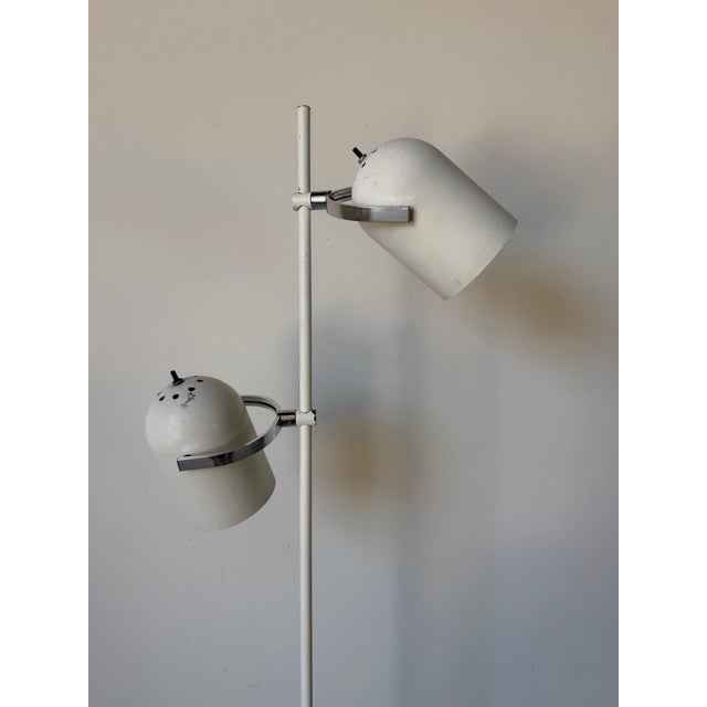 1970s Lightolier Mid-Century Modern Two-Light Floor Lamp With Articulating Pivoting Shades For Sale - Image 4 of 12